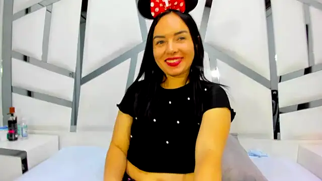 Snapshot of Violett_Bliss chatting on August 8, 5:31 am Violett Bliss online show from August 8, 5:31 am