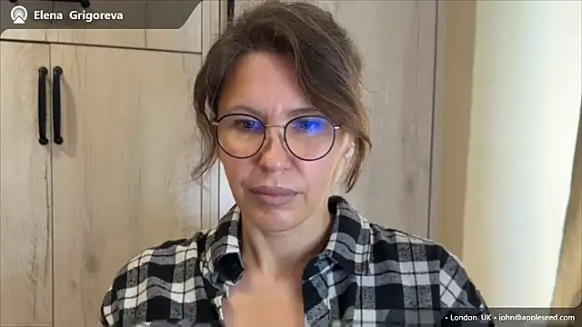 Snapshot of Linoria chatting on June 24, 6:12 am Linoria online show from June 24, 6:12 am