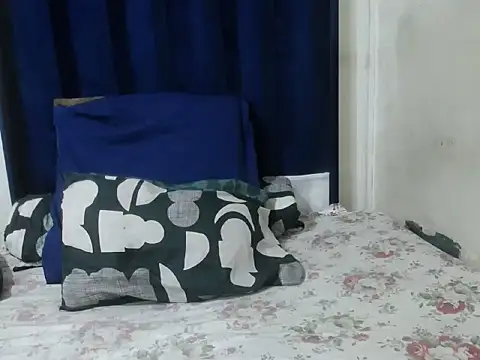 Snapshot of candyass3 chatting on June 22, 6:43 am candyass3 online show from June 22, 6:43 am