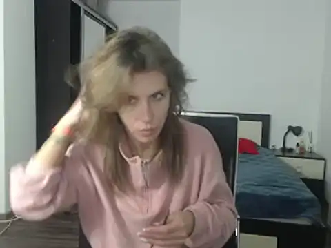 Snapshot of DedeSibel chatting on February 19, 4:11 pm DedeSibel online show from February 19, 4:11 pm