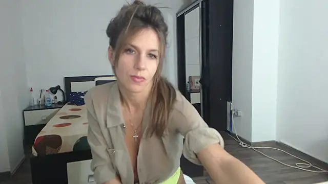 Snapshot of DedeSibel chatting on March 7, 7:05 pm DedeSibel online show from March 7, 7:05 pm