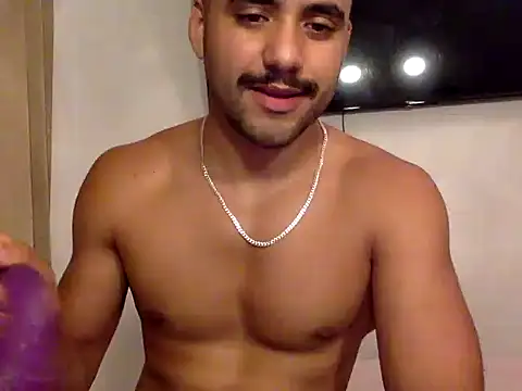 Snapshot of Hot_latinboy96 chatting on June 21, 4:26 am Hot latinboy96 online show from June 21, 4:26 am