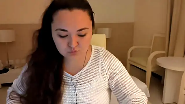 Snapshot of zephyreIIa chatting on June 21, 6:05 am zephyreIIa online show from June 21, 6:05 am