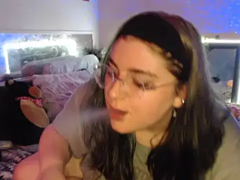 Snapshot of starfucker420XO chatting on July 7, 6:47 am starfucker420XO online show from July 7, 6:47 am