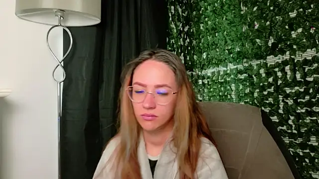 Snapshot of Nicole_Bliss chatting on July 12, 7:10 am Nicole Bliss online show from July 12, 7:10 am