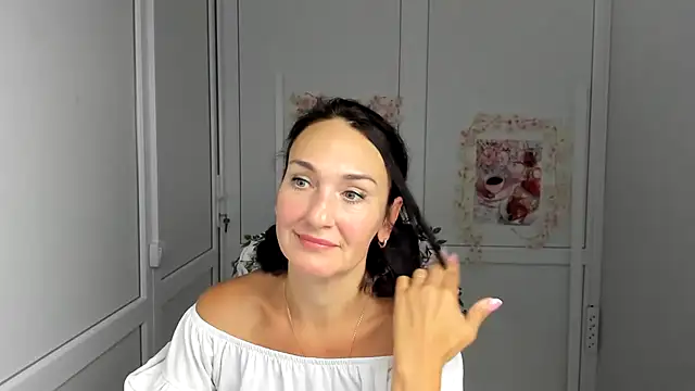 Snapshot of OliviaKateee chatting on August 6, 12:18 pm OliviaKateee online show from August 6, 12:18 pm