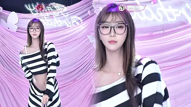 Snapshot of Goddess--001 chatting on August 7, 11:23 am Goddess--001 online show from August 7, 11:23 am