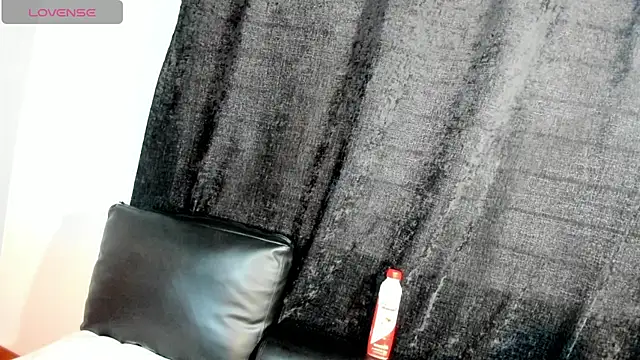 Snapshot of love_amor_ chatting on April 23, 9:39 pm love amor online show from April 23, 9:39 pm