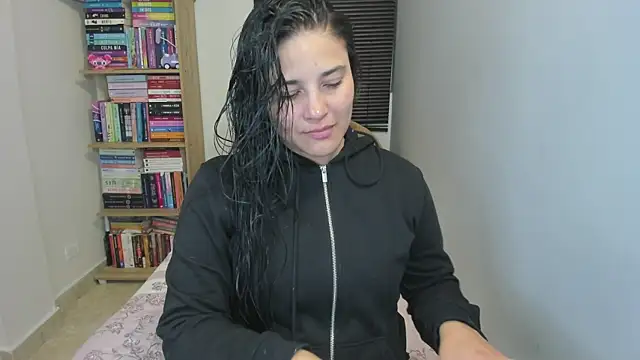 Snapshot of foxwen chatting on August 5, 2:47 am foxwen online show from August 5, 2:47 am