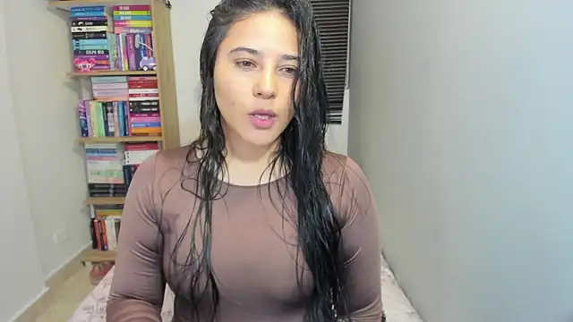 Snapshot of foxwen chatting on August 7, 2:13 am foxwen online show from August 7, 2:13 am