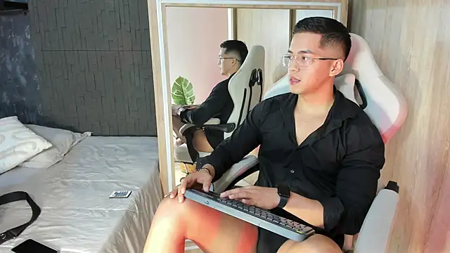 Snapshot of Matias_strong1 chatting on July 30, 11:20 am Matias strong1 online show from July 30, 11:20 am