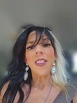 Snapshot of lil_jiggly chatting on July 21, 8:33 pm lil jiggly online show from July 21, 8:33 pm