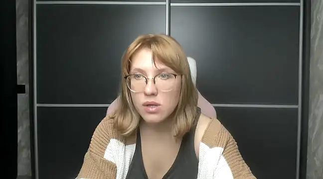 Reginasmilee online show from February 7, 3:41 pm
