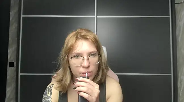 Reginasmilee online show from February 8, 2:58 am