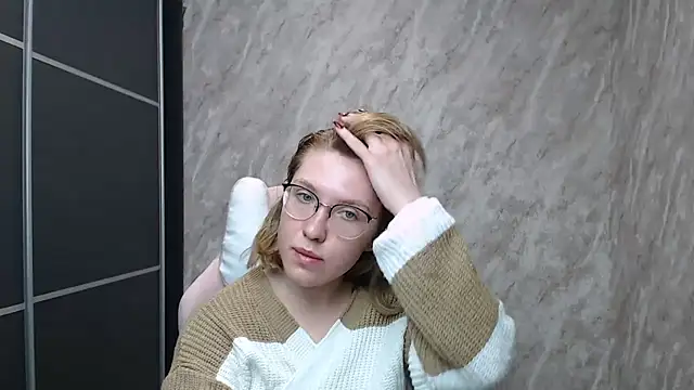 Reginasmilee online show from February 14, 3:05 pm