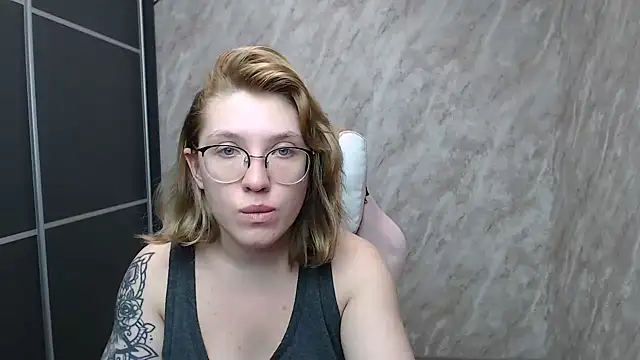 Reginasmilee online show from February 16, 2:43 pm