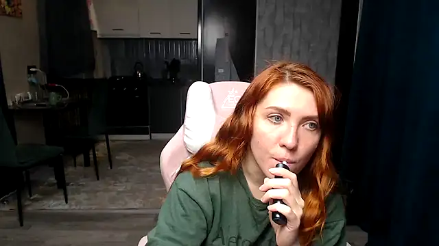 Reginasmilee online show from April 10, 2:39 am