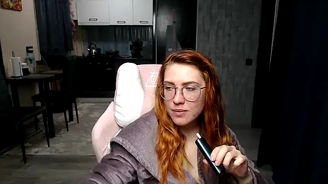 Snapshot of Reginasmilee chatting on April 18, 2:59 am Reginasmilee online show from April 18, 2:59 am
