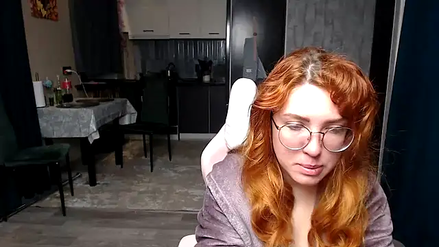 Snapshot of Reginasmilee chatting on April 19, 1:27 am Reginasmilee online show from April 19, 1:27 am
