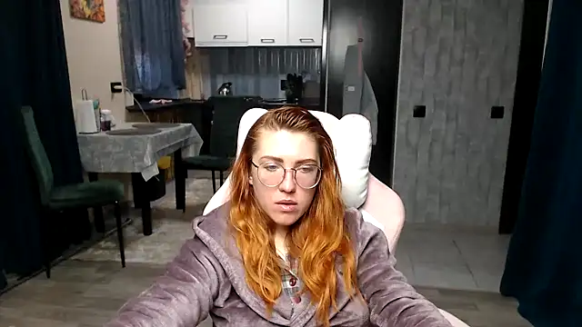 Snapshot of Reginasmilee chatting on April 21, 2:51 am Reginasmilee online show from April 21, 2:51 am