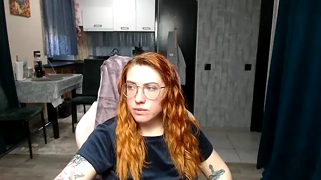 Snapshot of Reginasmilee chatting on April 23, 4:24 am Reginasmilee online show from April 23, 4:24 am