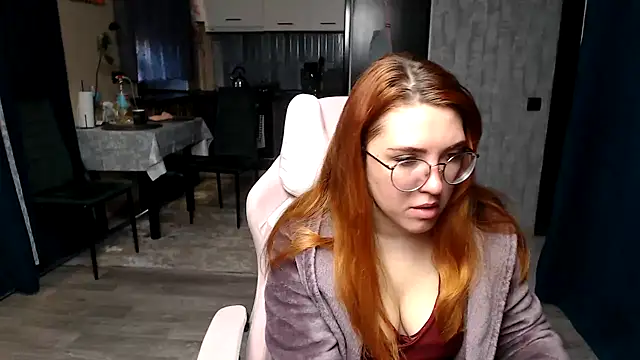 Snapshot of Reginasmilee chatting on April 28, 2:49 am Reginasmilee online show from April 28, 2:49 am
