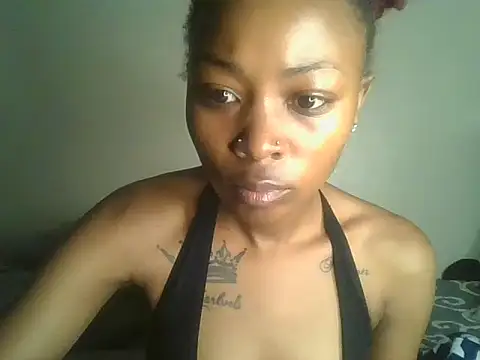 Snapshot of Prettyquueen chatting on August 3, 9:04 am Prettyquueen online show from August 3, 9:04 am