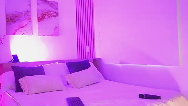 Snapshot of SarahPreston chatting on November 6, 1:45 pm SarahPreston online show from November 6, 1:45 pm