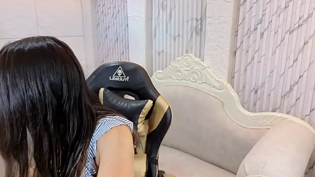 Snapshot of sophie_rose_cn chatting on August 6, 1:35 pm sophie rose cn online show from August 6, 1:35 pm