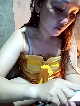 Snapshot of Emma-18h chatting on August 2, 1:20 pm Emma-18h online show from August 2, 1:20 pm