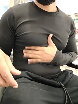 Snapshot of 8inch_hunk19 chatting on June 28, 1:28 pm 8inch hunk19 online show from June 28, 1:28 pm
