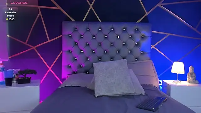 Snapshot of Katherinee_Scott chatting on August 5, 8:44 pm Katherinee Scott online show from August 5, 8:44 pm