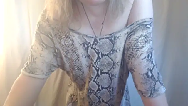 Snapshot of sexynipl chatting on June 24, 5:28 am sexynipl online show from June 24, 5:28 am
