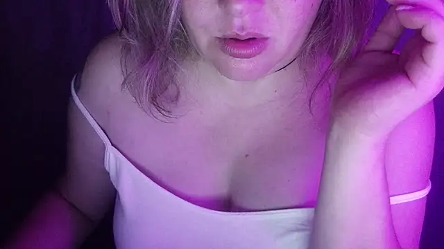 Snapshot of sexynipl chatting on July 28, 10:20 pm sexynipl online show from July 28, 10:20 pm