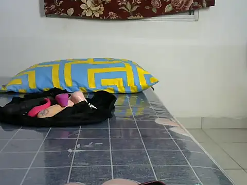Snapshot of melahnin chatting on July 25, 2:14 pm melahnin online show from July 25, 2:14 pm