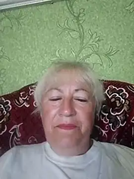 Snapshot of EmmaSwan555 chatting on July 3, 2:34 pm EmmaSwan555 online show from July 3, 2:34 pm