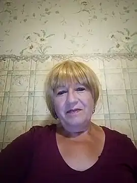 Snapshot of EmmaSwan555 chatting on July 6, 10:45 pm EmmaSwan555 online show from July 6, 10:45 pm