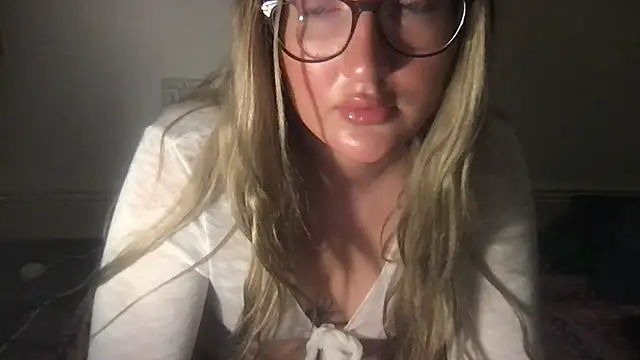 Snapshot of Dahlia-Rose-xx chatting on July 9, 8:02 pm Dahlia-Rose-xx online show from July 9, 8:02 pm