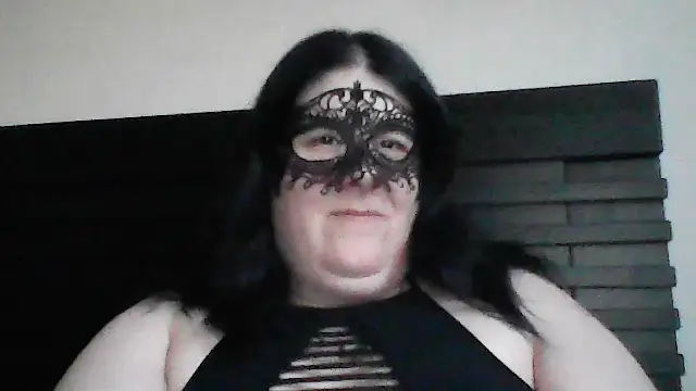 Snapshot of RavenRunee chatting on July 3, 2:40 am RavenRunee online show from July 3, 2:40 am