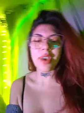 Snapshot of Amyvelvett chatting on August 8, 12:57 am Amyvelvett online show from August 8, 12:57 am