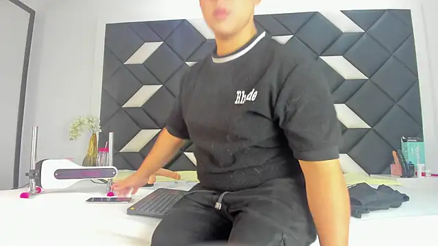 Snapshot of darian_lafortezaa chatting on July 4, 7:42 pm darian lafortezaa online show from July 4, 7:42 pm