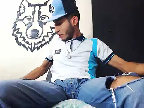 Snapshot of WOLFMONSTERDICK chatting on December 12, 3:32 am WOLFMONSTERDICK online show from December 12, 3:32 am