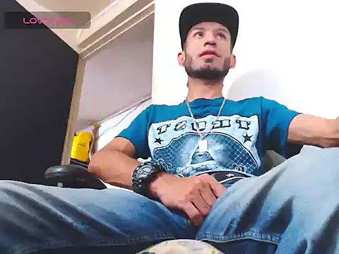 Snapshot of WOLFMONSTERDICK chatting on July 10, 8:33 pm WOLFMONSTERDICK online show from July 10, 8:33 pm