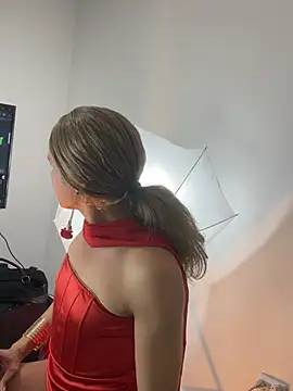 Snapshot of MarilynMooru chatting on July 6, 9:39 pm MarilynMooru online show from July 6, 9:39 pm