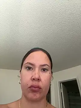 Snapshot of LaylaReign_ chatting on June 29, 8:42 pm LaylaReign online show from June 29, 8:42 pm