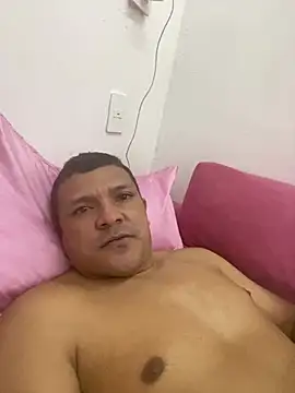 Snapshot of naceliogotoso chatting on July 4, 1:45 am naceliogotoso online show from July 4, 1:45 am