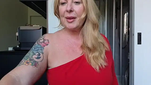 Snapshot of TammyJeann chatting on April 26, 10:35 am TammyJeann online show from April 26, 10:35 am
