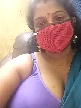Snapshot of Poojitha-Queen chatting on July 9, 7:18 pm Poojitha-Queen online show from July 9, 7:18 pm