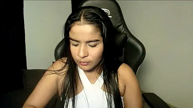 Snapshot of Kiara_Naomi chatting on July 1, 4:36 am Kiara Naomi online show from July 1, 4:36 am