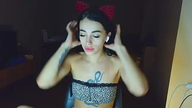 Snapshot of natali_elfie chatting on July 3, 11:22 pm natali elfie online show from July 3, 11:22 pm